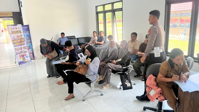 
					Polantas Menyapa, SIM Satlantas Polres Murung Raya Layani Pemohon Dengan Transparan