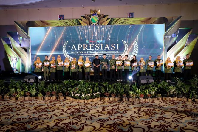 
					Transformasi Pendidikan, Inovasi Guru dan Kepala Sekolah Diapresiasi Pemkot Bandung