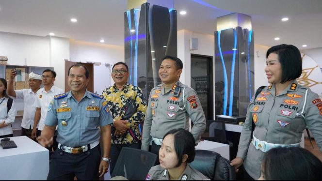 
					Polantas Menyapa Wisatawan, Kolaborasi Adat dan Teknologi Untuk Pariwisata Berkualitas