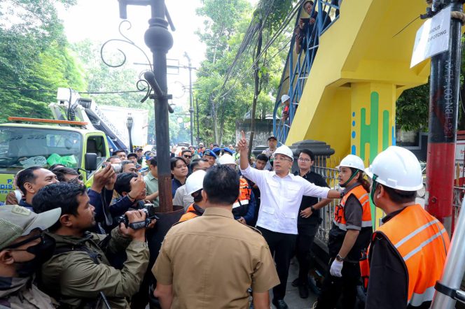 
					Kick Off Penurunan Kabel Fiber Optik Dimulai, 104 Ruas Jalan Bakal Bebas Kabel Udara