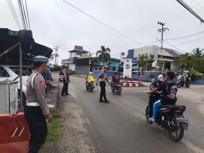 
					Polres Murung Raya Pastikan Jam Sibuk Aman dan Lancar Di Jalan Jalan Raya