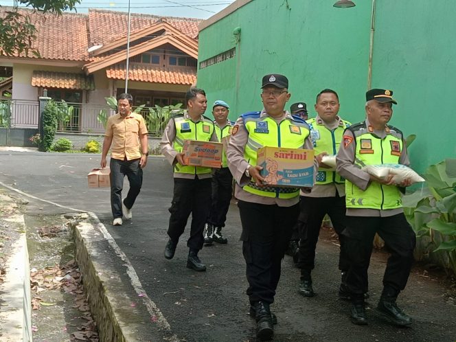 
					Polsek Bojongsari Salurkan Bansos untuk Keluarga Difabel Kurang Mampu
