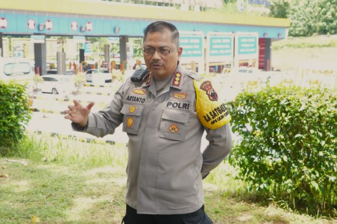 
					Arus Mudik Nataru Mulai Meningkat, Satgas Ops Lilin Candi 2025 Polda Jateng Pastikan Lalu Lintas Tol Masih Terkendali