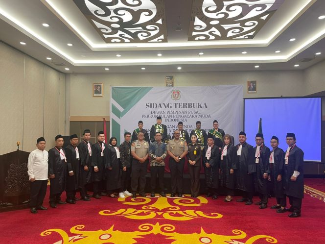 
					Polresta Palangka Raya Hadiri Pengangkatan dan Pengambilan Sumpah Pengacara Muda PERMADIN Kalteng