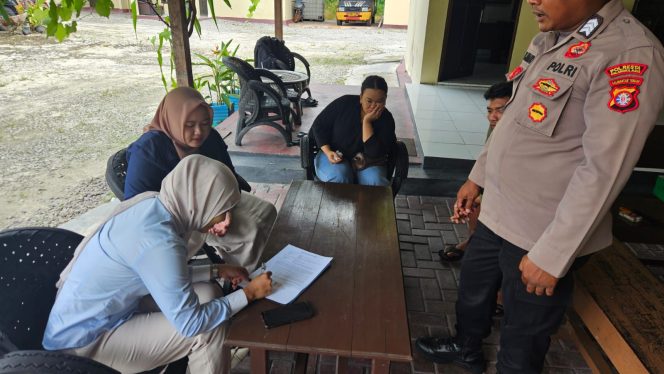 
					Perkuat Kemitraan, Polsek Bukit Batu Jalin Silaturahmi Melalui Mediasi Warga