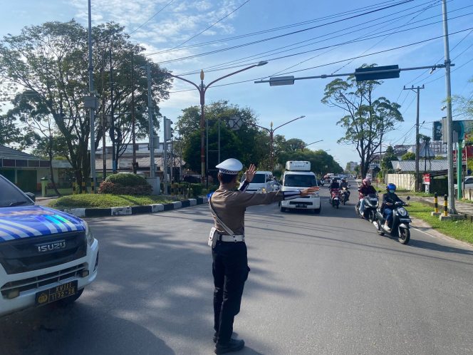 
					Kanit Turjawali Pimpin Langsung Pengamanan Lalin Pelantikan P3K di Kantor Gubernur Kalteng