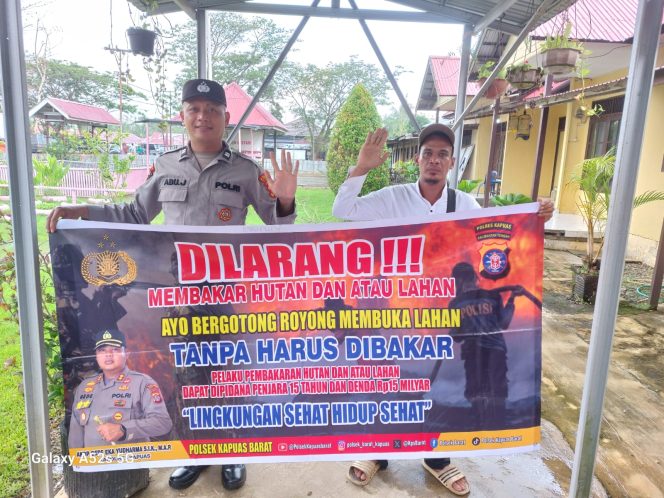 
					Stop Karhutla, Polsek Kapuas Barat Berikan Sosialisasi dan menyampaikan bahaya kebakaran hutan dan lahan Kepada Warga Masyarakat