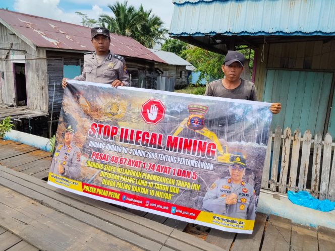 
					PERSONEL POLSEK PULAU PETAK LAKSANAKAN SOSIALISASI ILEGAL MINING KE MASYARAKAT GUNA PENCEGAHAN TAMBANG LIAR DI WILAYAH KECAMATAN PULAU PETAK