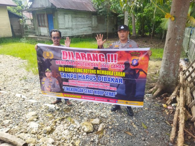 
					Polsek Kapuas Barat Gelar Kampanye Buka Lahan Tanpa Bakar dan Ajak Warga Budayakan Gotong Royong di Desa Anjir Kalampan