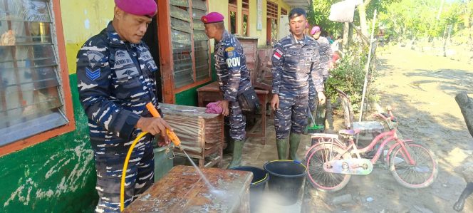 
					Prajurit Korps Marinir Bersihkan Rumah Sakit dan Distribusi Logistik di Aceh Tamiang Pasca Banjir