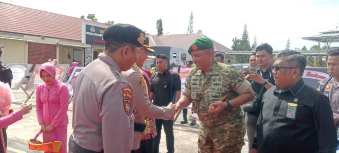 
					Dandim 1015/Sampit Hadiri Pisah Sambut Kapolres Seruyan di Mapolres Seruyan