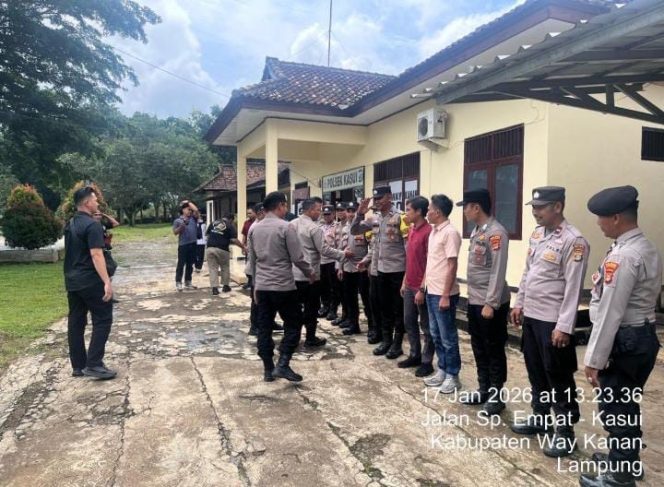 
					Kapolres Way Kanan Kunjungi Polsek Rebang Tangkas dan Polsek Kasui, Tekankan Sinergi dan Pelayanan Prima