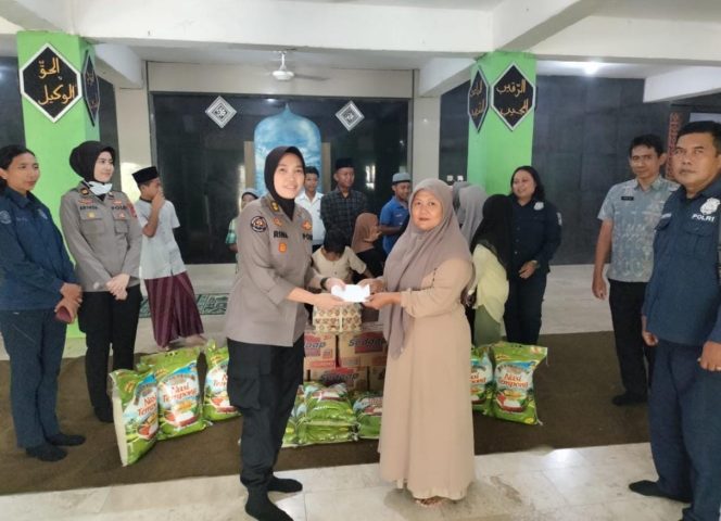 
					Awali Tahun 2026 Bidhumas Polda Bali Berbagi Ke Panti Asuhan