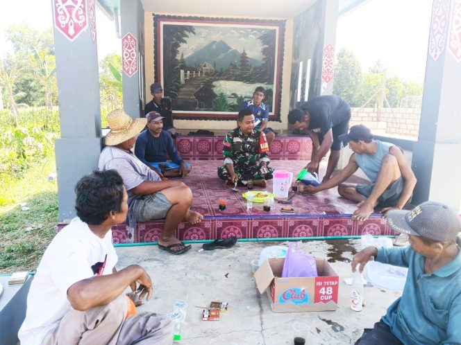 
					Babinsa Koramil 1015-07/Parenggean Melaksanakan Komsos Dengan Warga Binaan