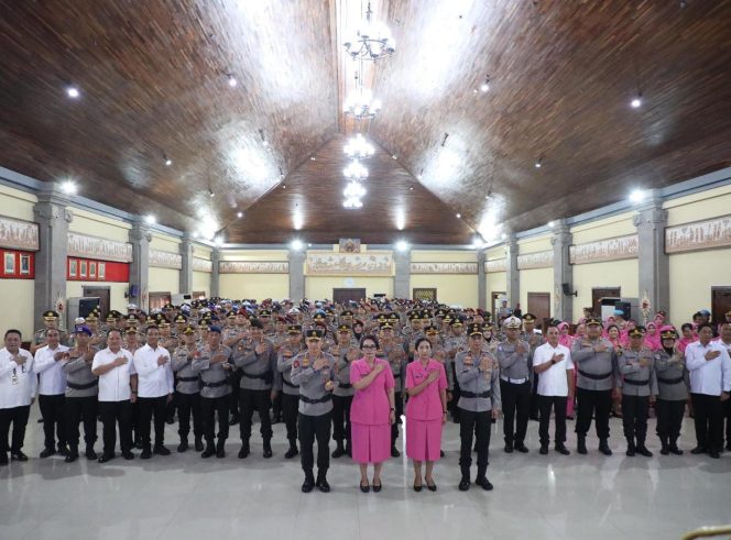 
					1.258 Personel Polda Bali mendapat kenaikan Pangkat