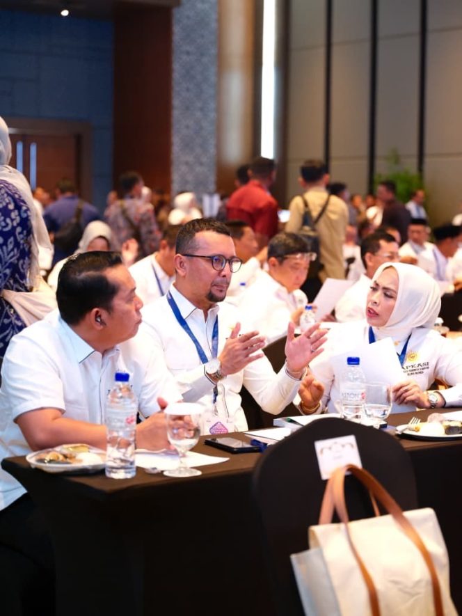 
					Bupati Fery Sahputra Menghadiri Menghadiri Rakernas XVII APKASI