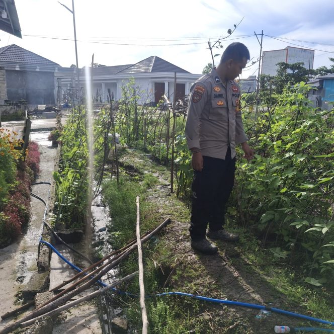 
					Polsek Kapuas Tengah melaksanakan giat Pengecekan Pekarangan lahan di Desa Jangkang