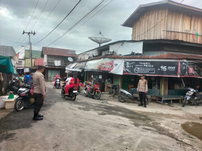 
					Personil polsek Kapuas Tengah giat rutin Patroli ke pasar harian Pujon desa Pujon.