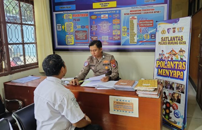 
					Samsat Murung Raya Edukasi dan Layani Masyarakat Sepenuh Hati Melalui Program “Polantas Menyapa”