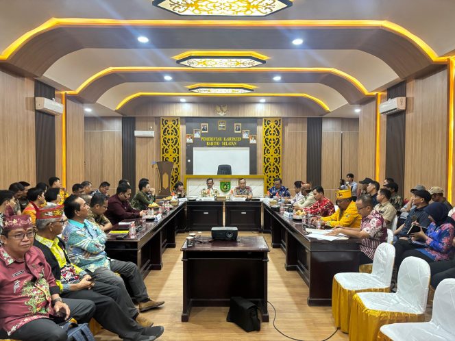 
					Fasilitasi Lanjutan Konflik Masyarakat Desa Dadahup dan Desa Tambak Bajai dengan PT. Kadira Nusa Permata Inti (KNPI), Kapolres Tegas dalam Hukum