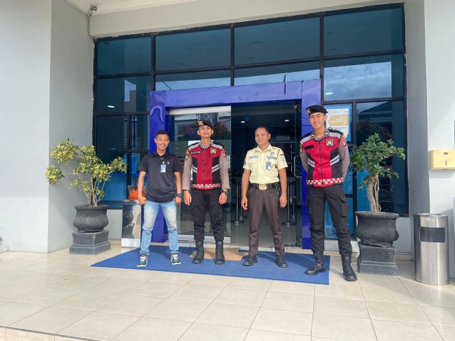 
					Patroli Rutin, Personel Satsamapta Polres Barsel Sambangi Obyek Vital