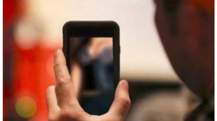 Mantan Pacar Ngajak HS Tapi Tidak Mau Lalu Diancam Disebarkan Foto Dan Video Syurnya, Gadis Baru Lulus SMK di Palangka Raya Curhat ke Cak Sam Polda Kalteng, Oknum Pelajar Pemain Judol Dibina Dan Dimediasi