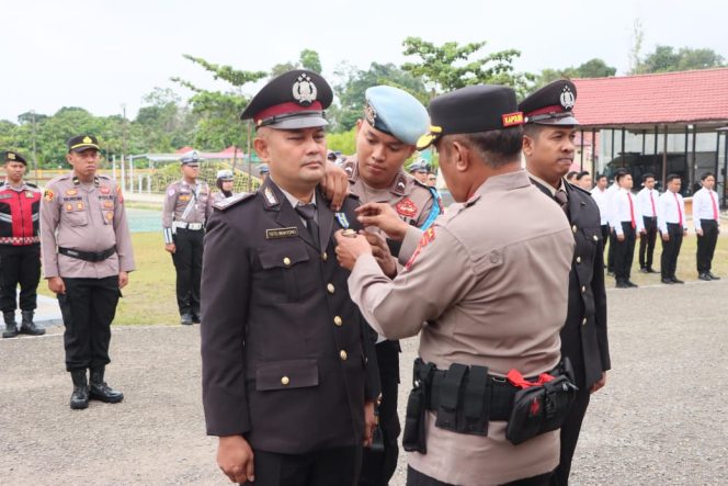 
					Apresiasi Dedikasi, Kapolres Murung Raya Pimpin Upacara Penganugerahan Tanda Kehormatan Satya Lencana Pengabdian