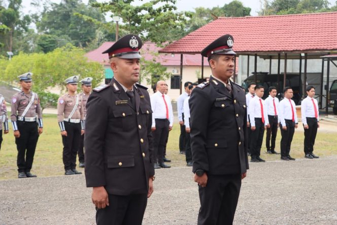 
					Dua Personel Polres Murung Raya Dianugarihi Tanda Kehormatan Satya Lencana Pengabdian Polri