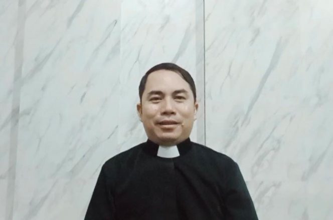 
					Ketua Majelis Jemaat GKE Tarung Pio Tanah Siang Dukung Penuh Polri Tetap Berada di Bawah Presiden