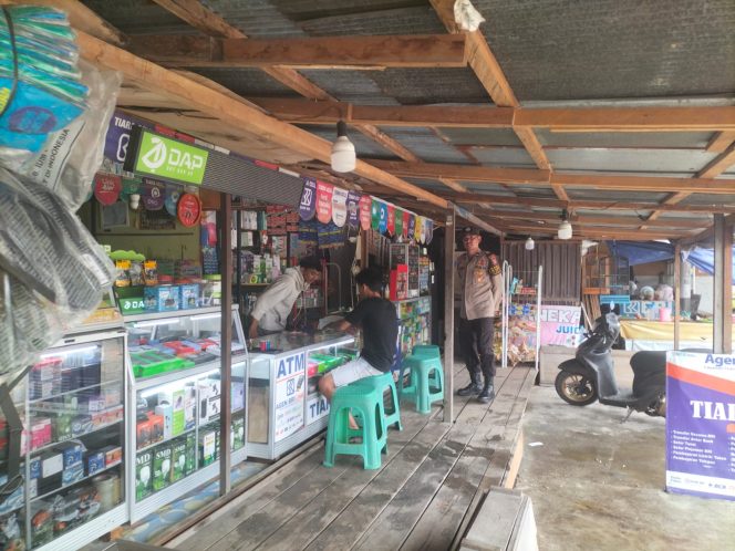 
					Berikan Imbauan kantibmas kepada warga di lakukan personil Polsek Kapuas Tengah.