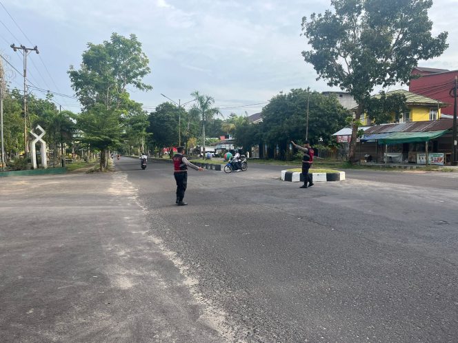 
					Pengaturan Lalin Sat. Samapta Polres Sukamara di Depan Lapangan Mini