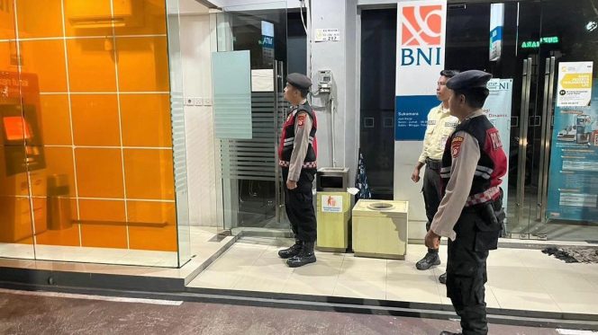 
					Jaga Keamanan Objek Vital, Polisi Patroli di Bank BNI Sukamara