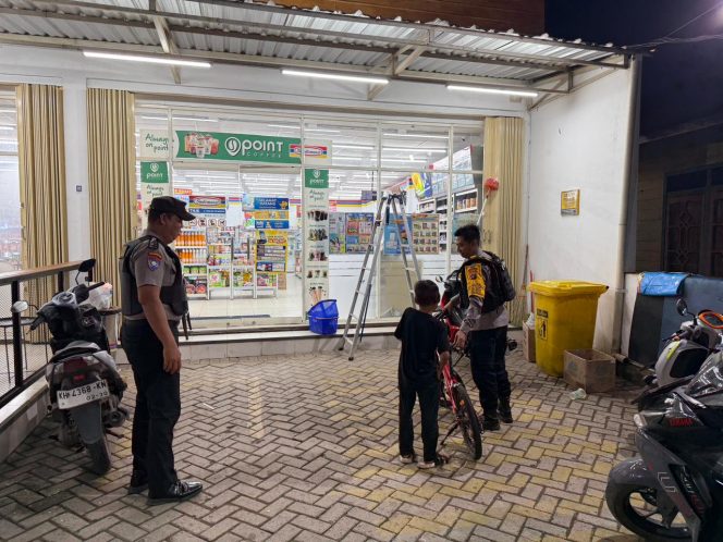 
					Polsek Benua Lima Lakukan KRYD Malam di Indomaret, Pastikan Keamanan dan Ketertiban