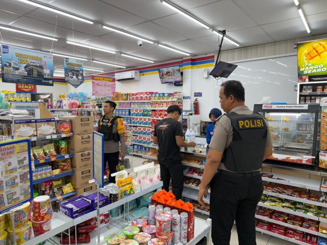 
					Polsek Benua Lima Lakukan Sosialisasi Kamtibmas kepada Kasir Indomaret Taniran, Tingkatkan Keamanan dan Ketertiban