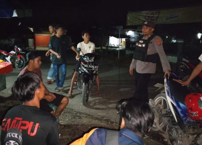 
					Polsek Pematang Karau Lakukan Sosialisasi kepada Masyarakat yang Nongkrong, Tingkatkan Keamanan dan Ketertiban