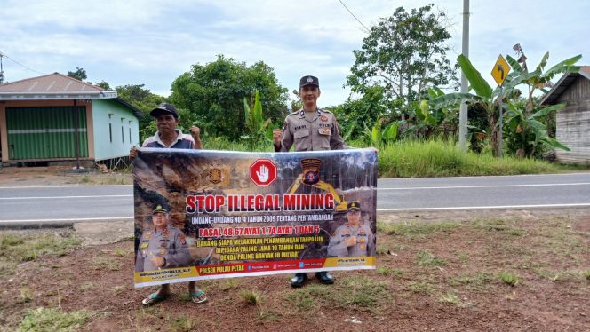 
					PERSONEL POLSEK PULAU PETAK LAKSANAKAN SOSIALISASI ILEGAL MINING KE MASYARAKAT GUNA PENCEGAHAN TAMBANG LIAR DI WILAYAH KECAMATAN PULAU PETAK