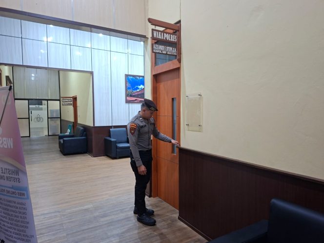 
					Satsamapta Polres Barito Timur Lakukan Patroli Ruang Kerja Kantor Polres Barito Timur, Pastikan Keamanan dan Ketertiban