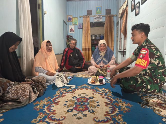 
					Babinsa Koramil 1015-12/Seruyan Tengah Komsos Bersama Warga Binaan