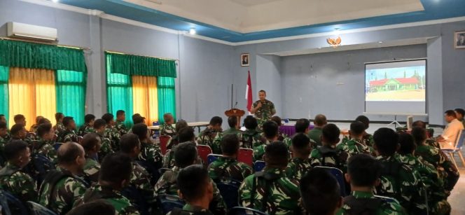 
					Komandan Kodim 1015/Sampit, Berikan Jam Komandan Kepada TNI Dan PNS Kodim 1015/Sampit