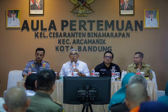 
					Siskamling Siaga Bencana: Farhan Soroti Drainase, Kabel Udara, dan PJU di Sukamiskin