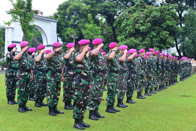 
					Bendera Merah Putih Berkibar, Prajurit Mako Kornar Perteguh Loyalitas