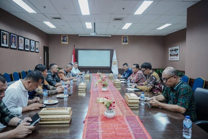 
					Bupati Labusel Fery Sahputra Silaturahmi dengan BPK RI Sumut