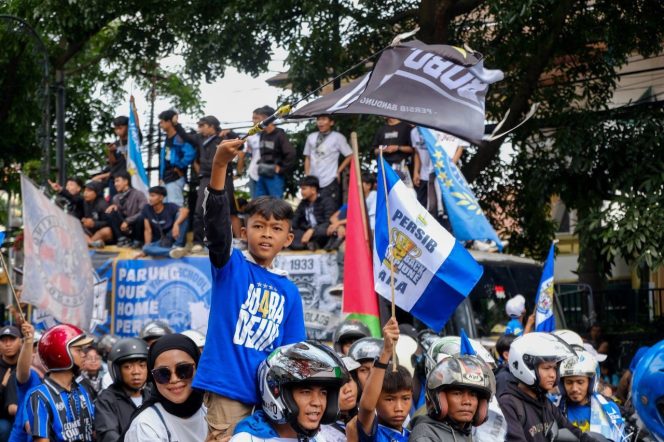 
					Tiris! Persib Bungkam Persija dan Puncaki Klasemen, Farhan Ajak Bobotoh Rayakan dengan Tertib