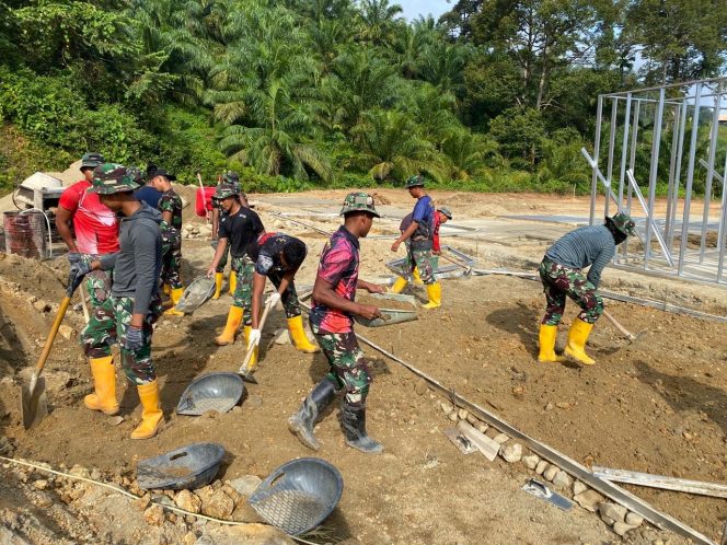 
					Marinir Bangun Hunian Sementara dan Saluran Air Pasca Bencana di Tapanuli Selatan
