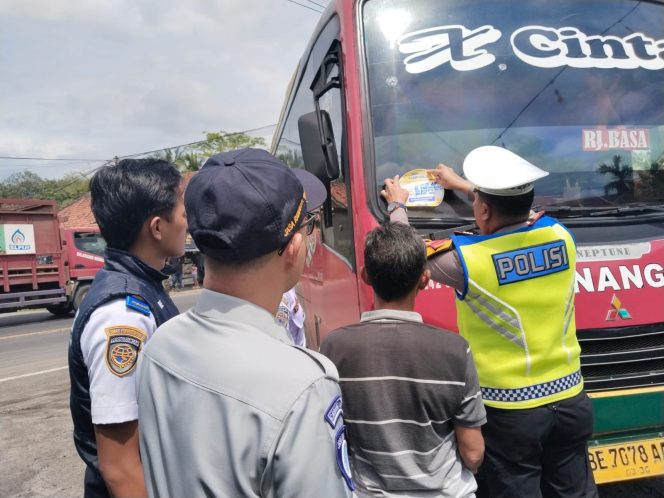 
					Operasi Keselamatan Krakatau tahun 2026, Satlantas Polres Way Kanan Lakukan Rampcheck di Jalinsum Baradatu
