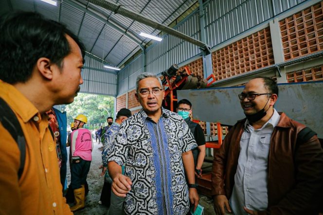 
					Wali Kota Bandung Siap Ikuti Arahan Presiden soal Kebersihan Lingkungan dan Patuhi Surat Menteri LH