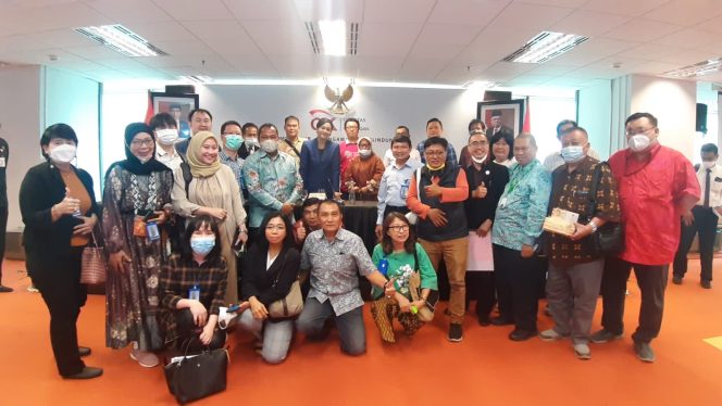 
					Selamat atas Jabatan Baru Ibu FRIDERICA WIDYASARI Sebagai Ketua Komisioner OJK