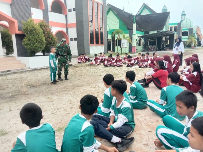 
					Kodim 1015/Sampit Latih Disiplin dan Moral Siswa-Siswi Sekolah Rakyat