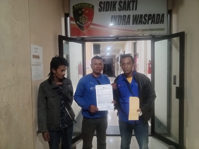 
					Diduga Ancam dan Intimidasi Wartawan, Oknum Kepala Desa di Kecamatan Jatinunggal Dilaporkan ke Polres Sumedang