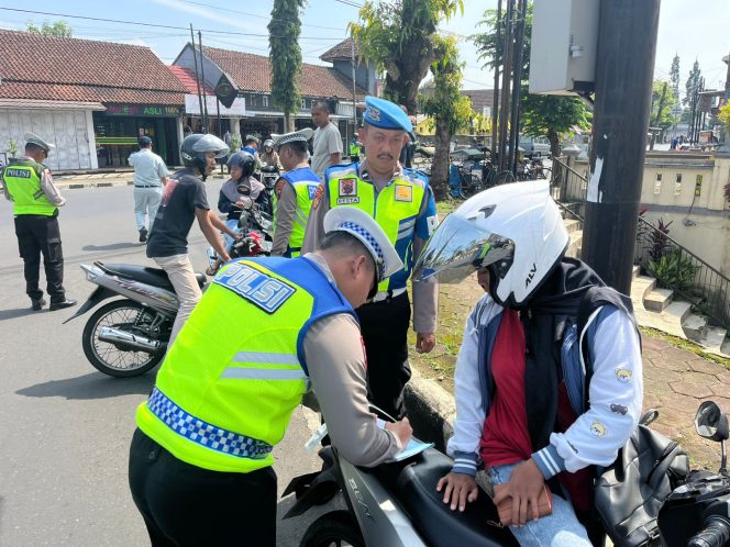 
					Cegah Pelanggaran, Seksi Propam Awasi Pelaksanaan Operasi Keselamatan Candi 2026 di Purbalingga